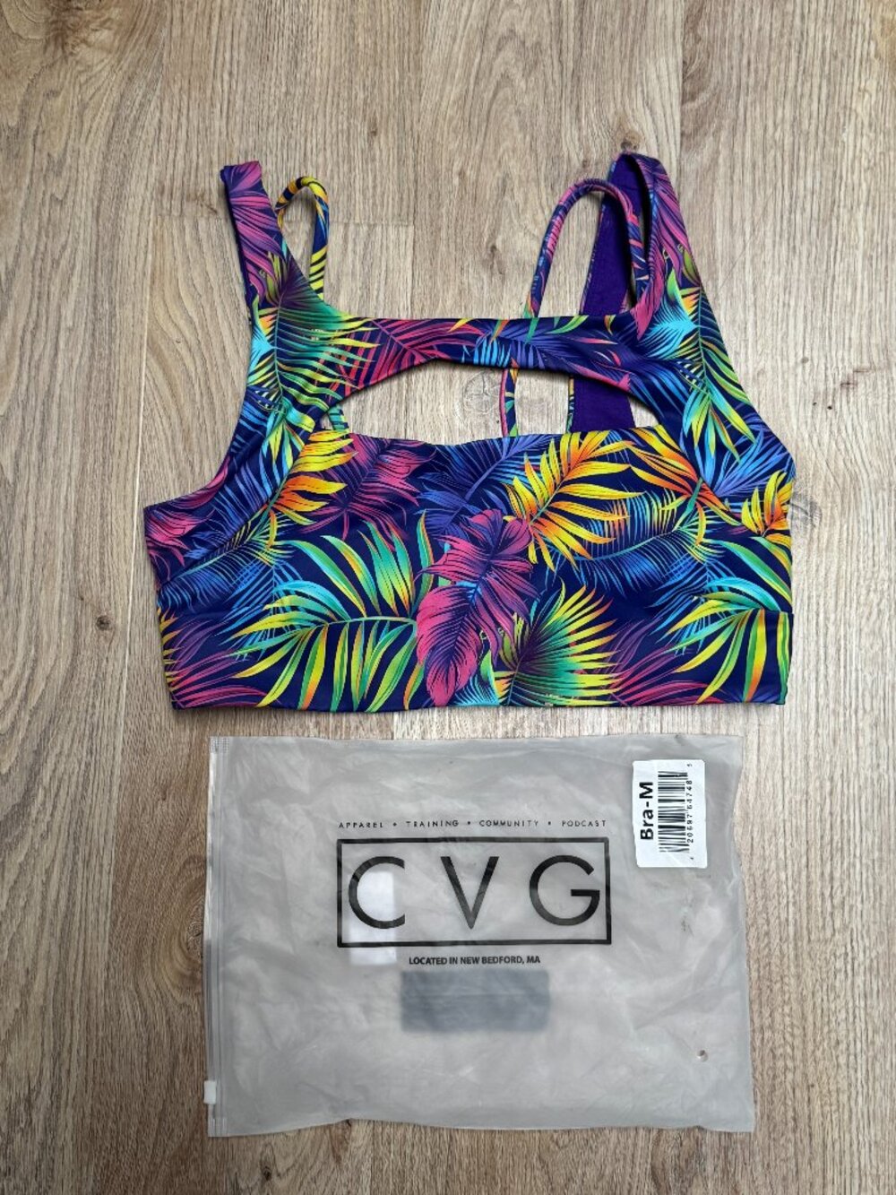 NWT M Constantly Varier Gear CVG Vista Sports Bra Electric Palms Purple Tropical